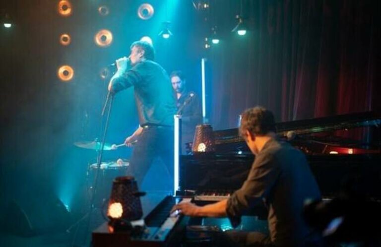 Affiche officielle de Lou Casa chante Barbara et Brel au Théâtre des Arcades de Buc